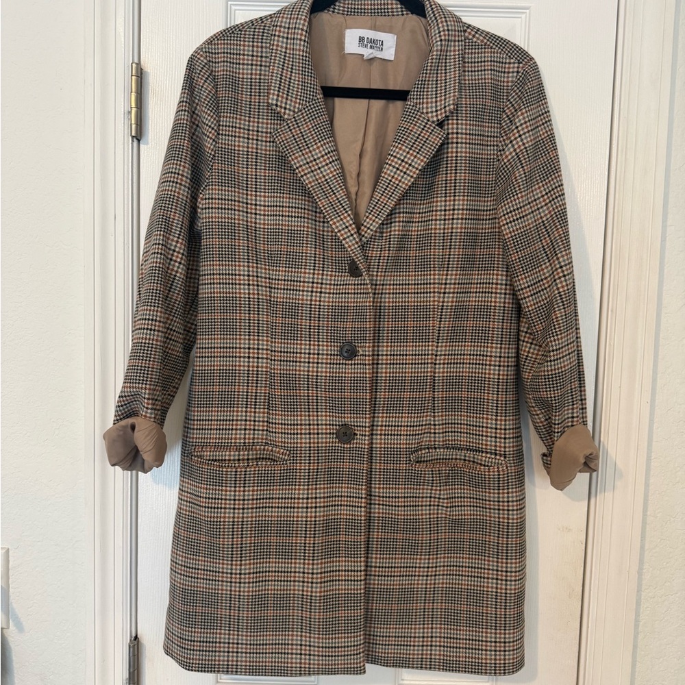Steve Madden Plaid Long Oversized Blazer in Tan, Black and Cream - Picture 6 of 6
